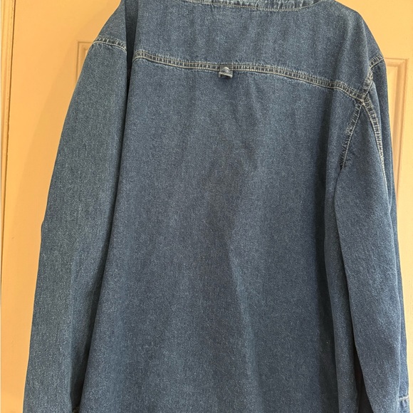 Silhouettes button down jean jacket with pockets. - Picture 4 of 11